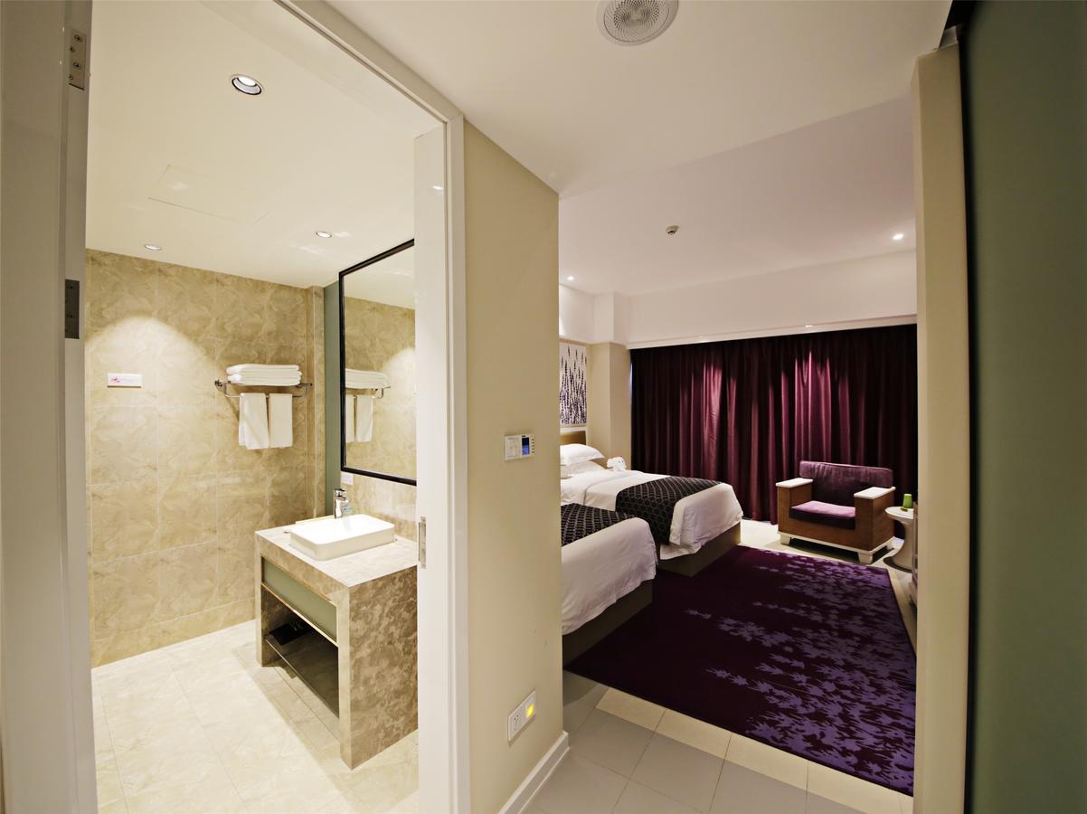 Howard Johnson Flower City Hotel Куньмин Экстерьер фото