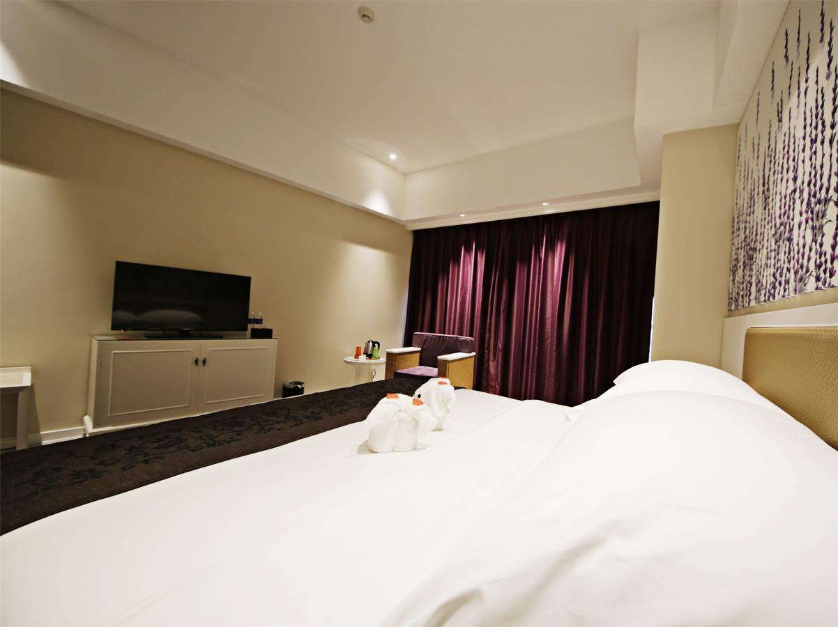 Howard Johnson Flower City Hotel Куньмин Экстерьер фото